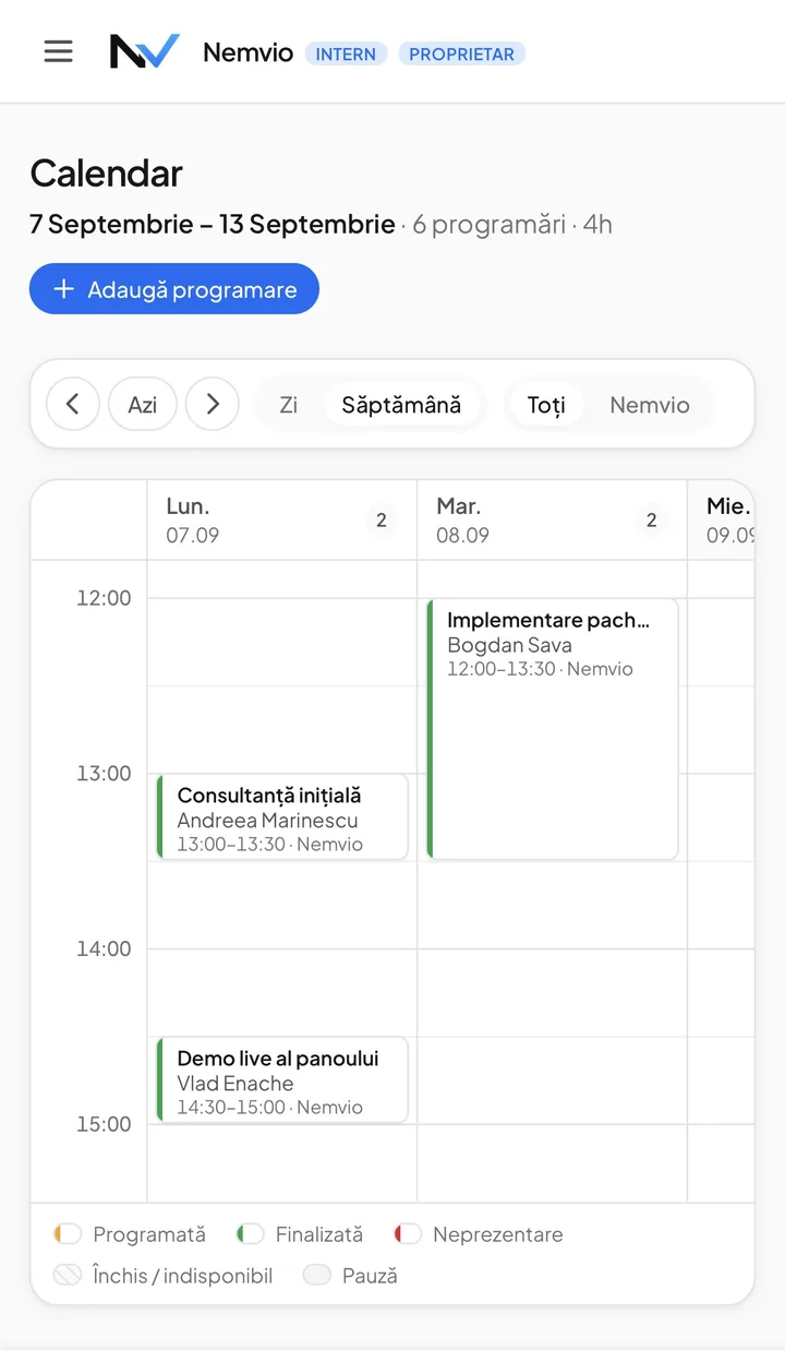 Calendarul panoului Nemvio pe telefon, săptămâna 7-13 septembrie cu 6 programări: o consultanță inițială luni la 13:00, o implementare marți de la 12:00, un demo live luni la 14:30, plus legenda cu programată, finalizată, neprezentare, închis și pauză.